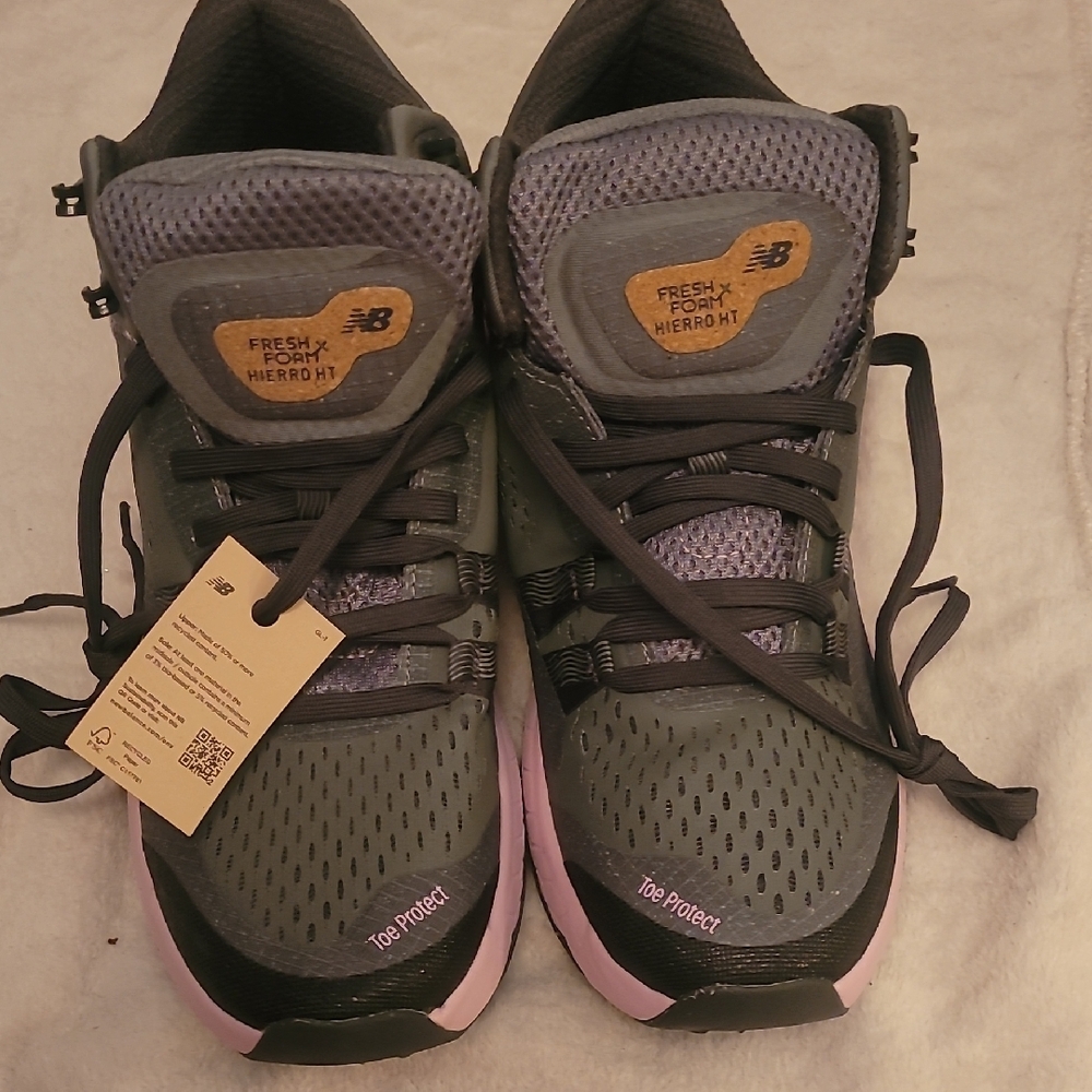 New Balance Gray and Pink Athletic Shoes with Breathable Mesh